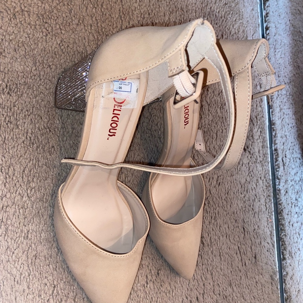 RedDelcious Heels - Picture 2 of 3